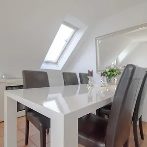 - 3 With Balcony - 20 Min Messe Dus 公寓 梅尔布施